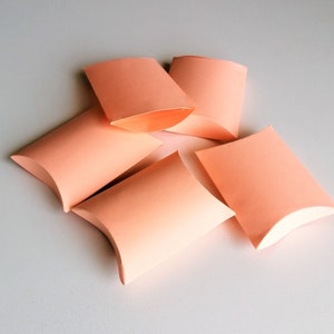 Scatole regalo di carta - Scatole di caramelle - Cuscino da 50 pezzi - Festa di nozze - Confezione regalo - Scatola regalo per feste - Cuscino di carta Kraft carino