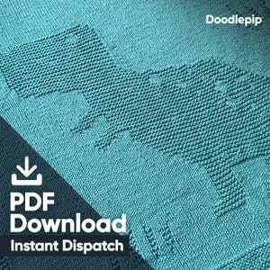 Può includere: Una coperta di maglia color turchese con un motivo a dinosauro. La coperta ha un pulsante di download e il testo "PDF Download Instant Dispatch".