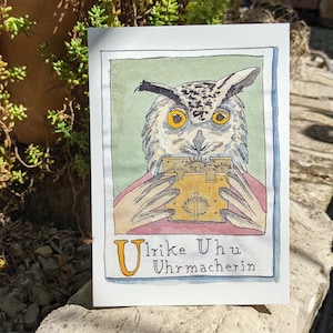 Y’s Animal Alphabet : Ulrike Uhu, Horlogerie - La carte postale