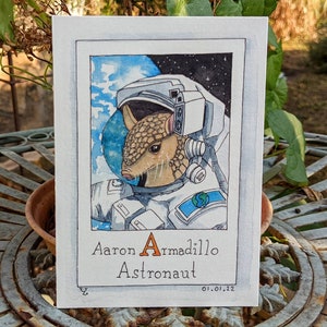 Y's Animal Alphabet: Aaron Armadillo, Astronauta - la cartolina