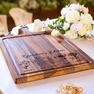 Christmas Gift, Birthflower Cutting Board, Grandmas Garden Gift, Grandma Gift, Custom Cutting Board, Custom Charcuterie Board, Nana Gift