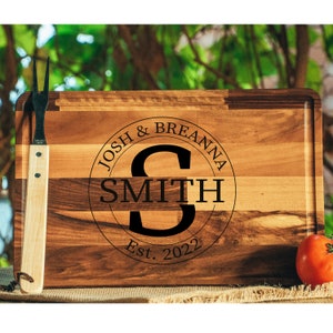 Holzschneidebrett, Schneidebrett, Schneidebrett aus Eiche, Schneidebrett nach Wunsch, Käsebrett nach Wunsch, Charcuterie nach Wunsch, personalisiertes Geschenk, Walnuss