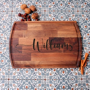 Einweihungsgeschenk, Geschenk für Brautpaare, individuelles Schneidebrett, Walnuss-Schneidebrett, Brotbrett, individuelles Käsebrett, Eichen-Schneidebrett, Holz