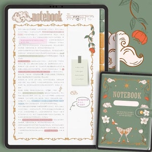 Puede incluir: Un cuaderno verde con un diseño floral y una mariposa en la portada. El cuaderno tiene un cierre dorado y la palabra "NOTEBOOK" impresa en letras doradas. El cuaderno está sobre un fondo verde con una nube blanca y una flor roja.