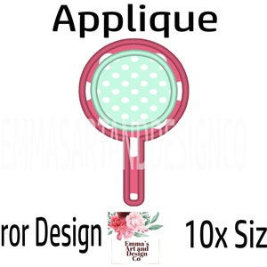 Pode incluir: Design de aplique de um espelho de mão de bolinhas rosa e branco. O design está disponível em 10 tamanhos. Design de espelho da Emma's Art and Design Co.