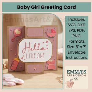 Peut inclure: Carte de vœux pour bébé fille, aux tons roses et bruns. Elle affiche le texte "Hello Little One" et des illustrations de biberon, hochet, poussette et robe. La carte mesure 12.7cm x 17.8cm et inclut des instructions.