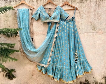 Conjunto de lehenga choli de seda Banarasi azul cielo: Lehengas para fiestas de bodas indias