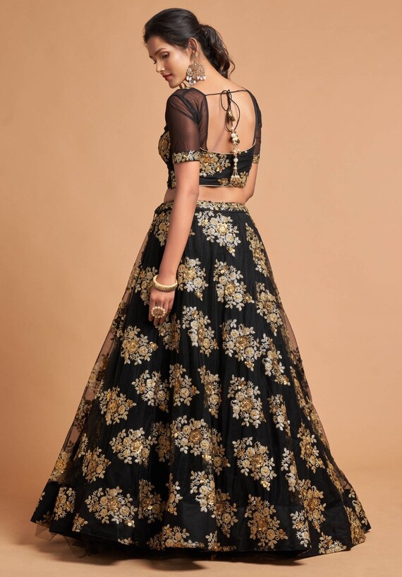 Black and Gold Embroidered Trail Style Anarkali | Disenos de unas, Diseños  bordados a mano