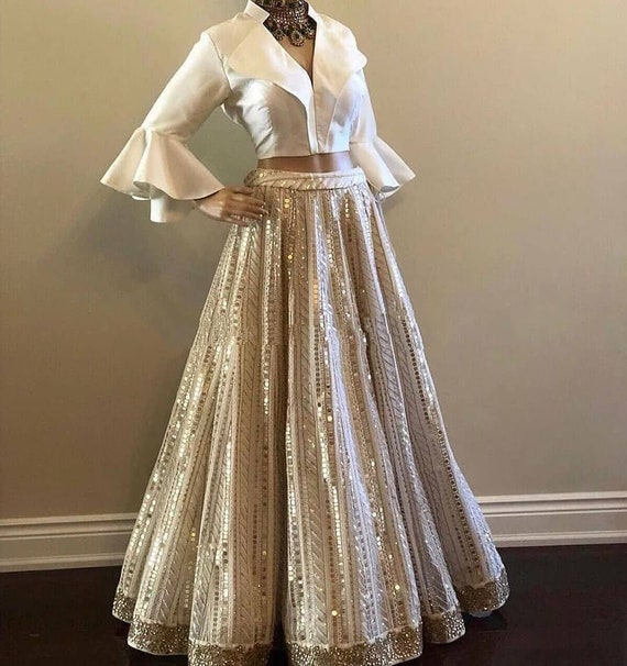Golden Bridal Lehenga Gown Pakistani Wedding Dresses | Golden bridal  lehenga, Wedding lehenga designs, Pakistani wedding dresses