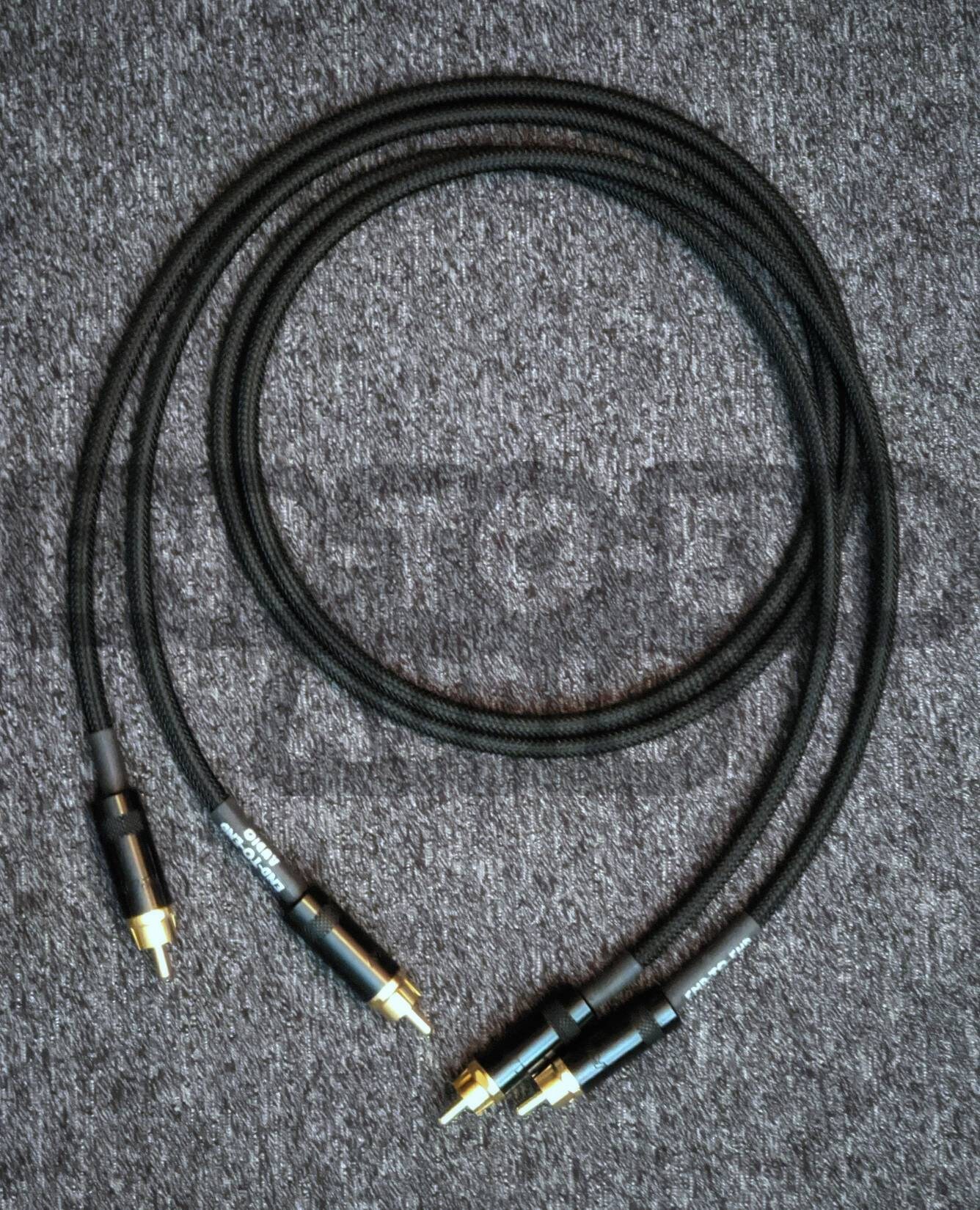 Audio Interconnect Cable Pair Custom Made by WORLDS BEST CABLES Using Mogami 2964 Wire and Neutrik-Rean NYS Gold RCA Connectors 4 Foot