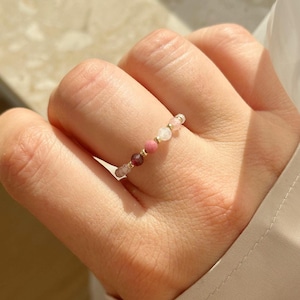 Anello di cristallo dell'amore: granato, rodonite, pietra di luna, quarzo rosa e quarzo trasparente / Gioielli per l'amore e le relazioni