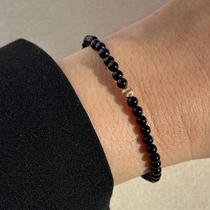 繊細なブラックオニキスジェムストーンブレスレット：シルバー925