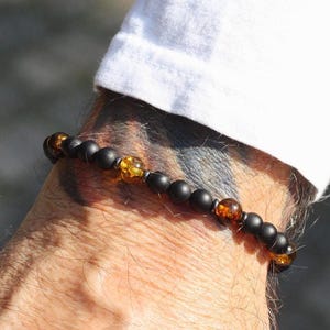 Pulsera ajustable con cuentas de ámbar báltico y ónix negro mate: 6 mm / Joyería para hombre