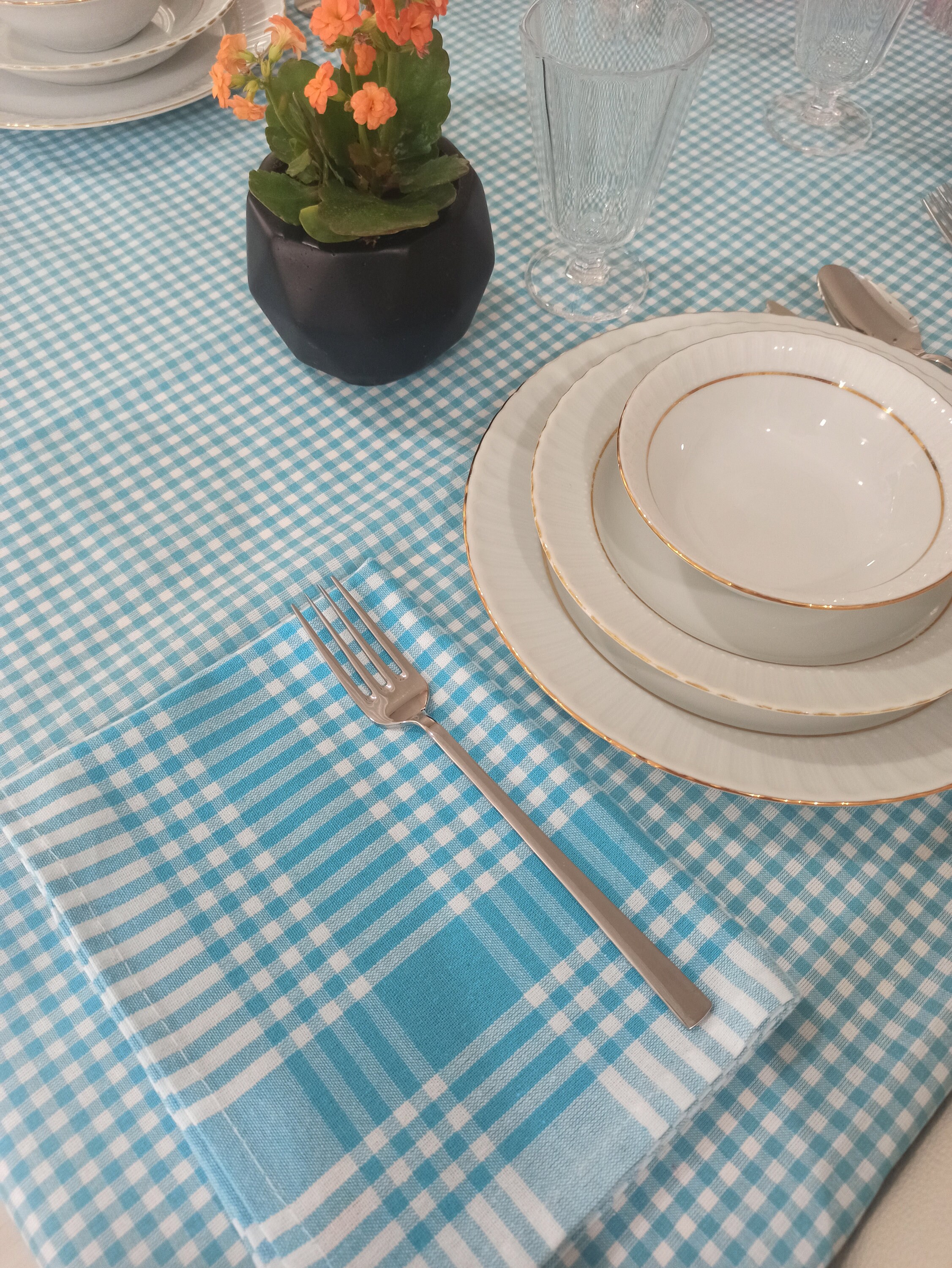 Turquoise and White Gingham Table Cloth , Picnic Table Cloth , Kitchen