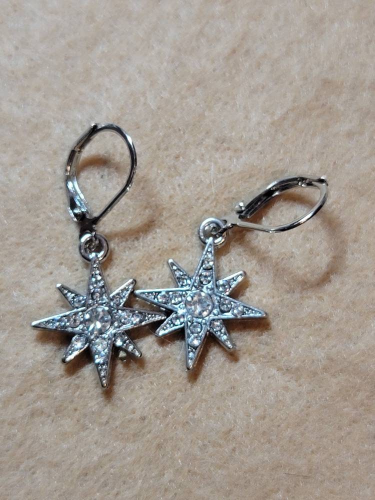 Star Earrings With Embedded Cubic Zirconia Crystals. Lever