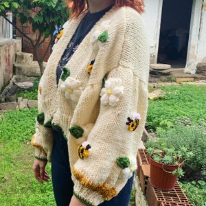 Crop bee knit cardigan, Big Daisy Sweater,C hunky Sweater, Big Flowers Jacket, Knit Bloom cardigan, Crop Jacket,Christmas day Gift image 6