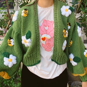 Green Crop Bee Cardigan, Oversized Sweater, Chunky Flower Cardigan, Knitted Sweater, Gift for Women, Christmas Gift