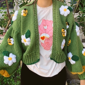 Green Crop Bee Cardigan, Oversized Sweater, Chunky Flower Cardigan, Knitted Sweater, Gift for Women, Christmas Gift