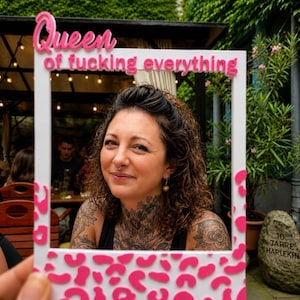 Queen of Everything – Polaroid Bilderrahmen | 3D-Druck aus PLA | Fotobox-Accessoire | Party-Dekoration | Selfie-Rahmen