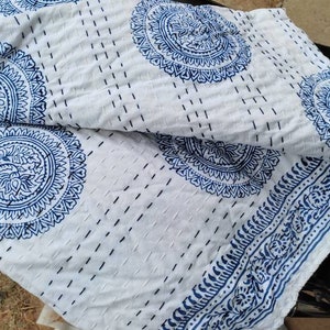 Antique blue and white quilt Floral Print Kantha Quilt Pure Cotton Blue Bedspread Kantha Quilt Kantha Throw Blanket Bedspread Blue kantha