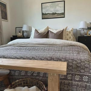 Edredón Kantha de patchwork gris, cubrecama de algodón blanco con estampado de bloques, ropa de cama ligera hecha a mano para camas individuales, matrimoniales y king size. imagen 4