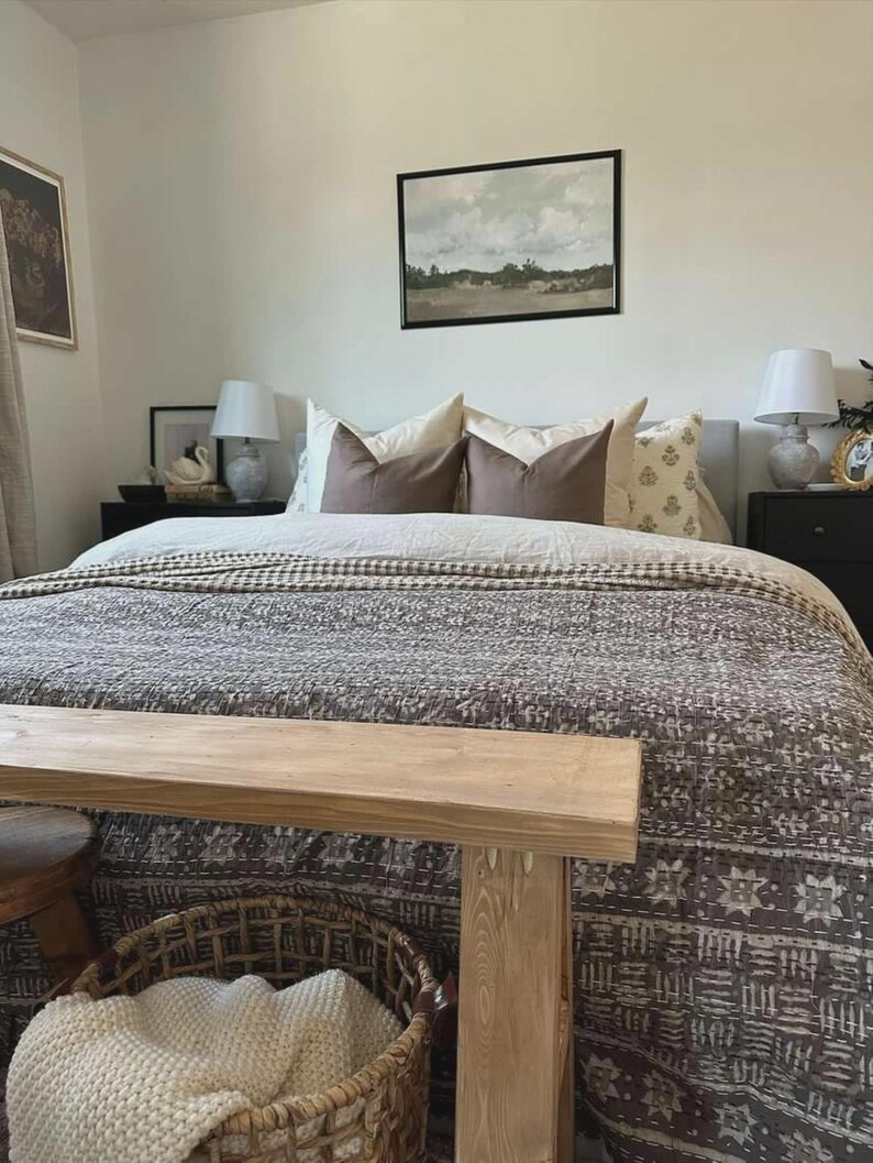 Edredón Kantha de patchwork gris, cubrecama de algodón blanco con estampado de bloques, ropa de cama ligera hecha a mano para camas individuales, matrimoniales y king size. imagen 4