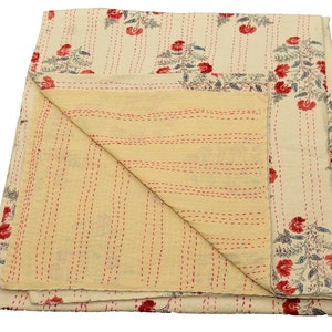 Red Floral Kantha Quilt – Handmade Cream Cotton Bedspread, Vintage Cottagecore Throw Blanket, Reversible Indian Bedding from Jaipur