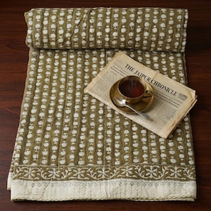 Handgjort olivgrönt blommigt blocktryck Kantha-täcke handgjort bomullsöverkast indiskt sängkläder queen size king size rustik boho-inredning