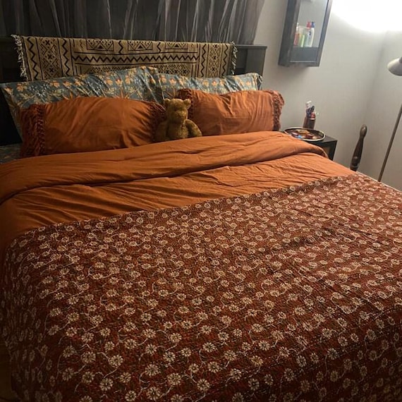 Rost Rot Floral Kantha Quilt Wende-Baumwolle Tagesdecke | Orange Block Print Handgemachte Decke | Boho rustikale Bettwäsche werfen | Königin König Größe