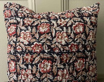 Fodera per cuscino Kantha con motivo floreale nero, fodera per cuscino in cotone fatta a mano, federa per cuscino con stampa a blocchi, cuscino decorativo boho, cuscino decorativo per divano