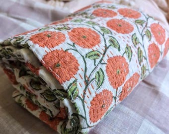 Édredon floral kantha orange rouille | Couvre-lit fait main en coton | Jeté bohème vintage | Couette légère