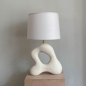 Absart Sculptural Ceramic Table Lamp for Home Decor image 1