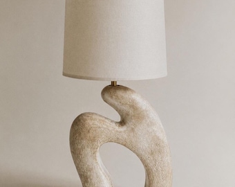 Lampada da tavolo scultorea in ceramica, lampada di design astratta