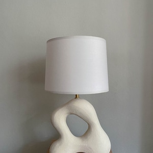 Absart Sculptural Ceramic Table Lamp for Home Decor image 3