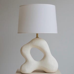 Contemporary Sculptural Table Lamp – Modern Ceramic Lighting
