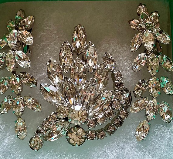 VINTAGE KRAMER RHINESTONE Set, Statement Brooch a… - image 2