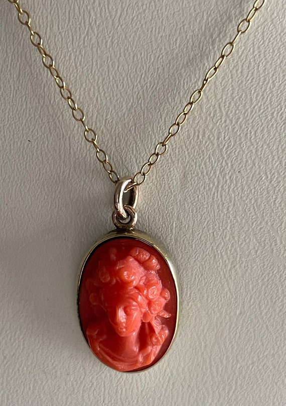 VICTORIAN MOLDED GLASS Cameo Necklace