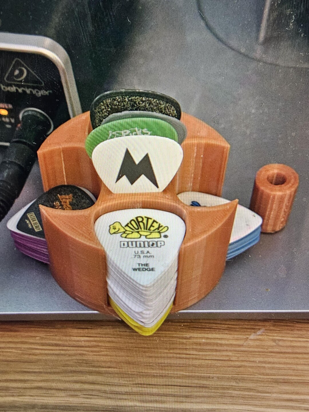 3d-printed-guitar-pick-carousel-holder-rotating-pick-organizer-for