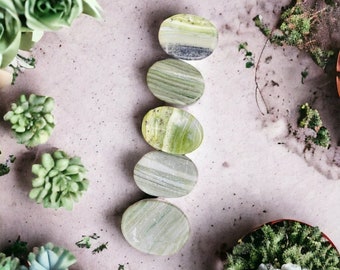 Infinite Stone Worry Stone: Serpentine Layers and Tranquil Gray Hues for Balance and Transformation