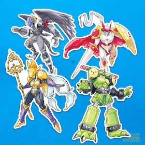 Peut inclure: Quatre autocollants colorés représentant des personnages de style anime. L'un est une créature ailée en gris et noir, un autre un chevalier en rouge et or, un troisième un humanoïde avec un bâton et le dernier un robot vert.