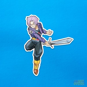 Puede incluir: Un personaje de anime con cabello morado y una espada. El personaje lleva una chaqueta morada y pantalones negros. El personaje sostiene una espada plateada en su mano derecha.