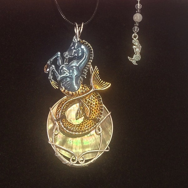 Collier cheval sirène réalisé avec de la nacre, pendentif cheval des mers, collier sirène coquillage, pendentif nacre femme, bijou fantaisie