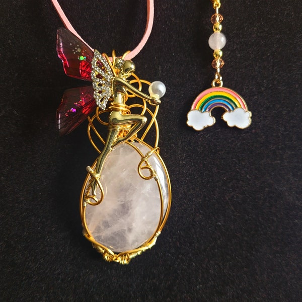 Collier fée réalisé avec un quartz rose, pendentif fée pierre naturelle, bijou de créateur fée, bijou fée quartz rose, bijou fée femme, fée