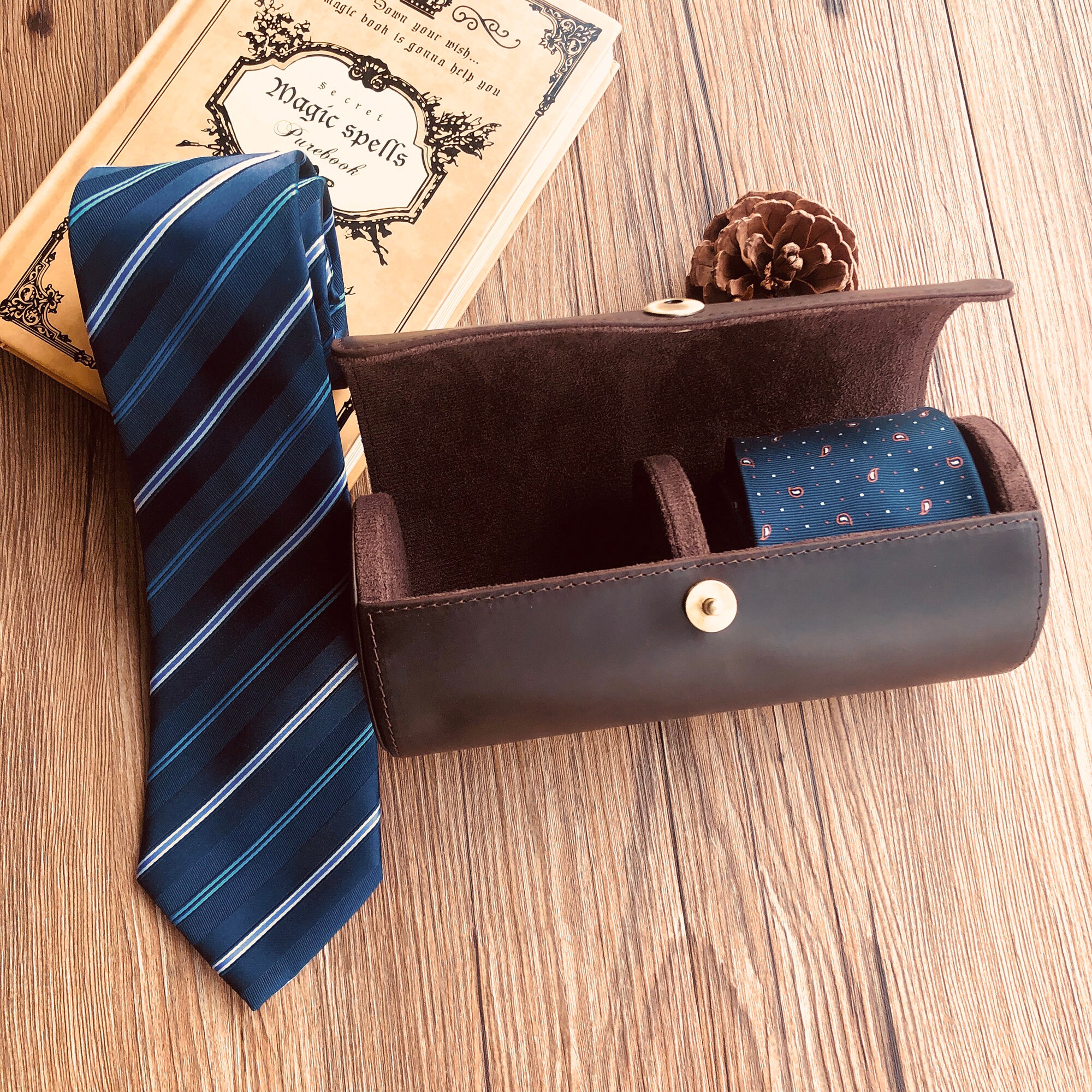 neck tie case