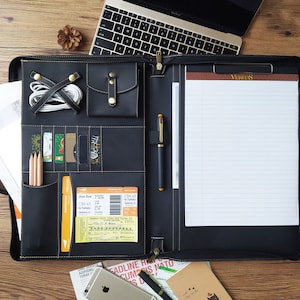 Portafolio de cuero personalizado, tamaño legal, agenda tipo bloc de notas de 8,5 x 14 pulgadas, asa organizadora para computadora portátil de 15 pulgadas, portapapeles con portapapeles para padre, esposo, jefe, pareja
