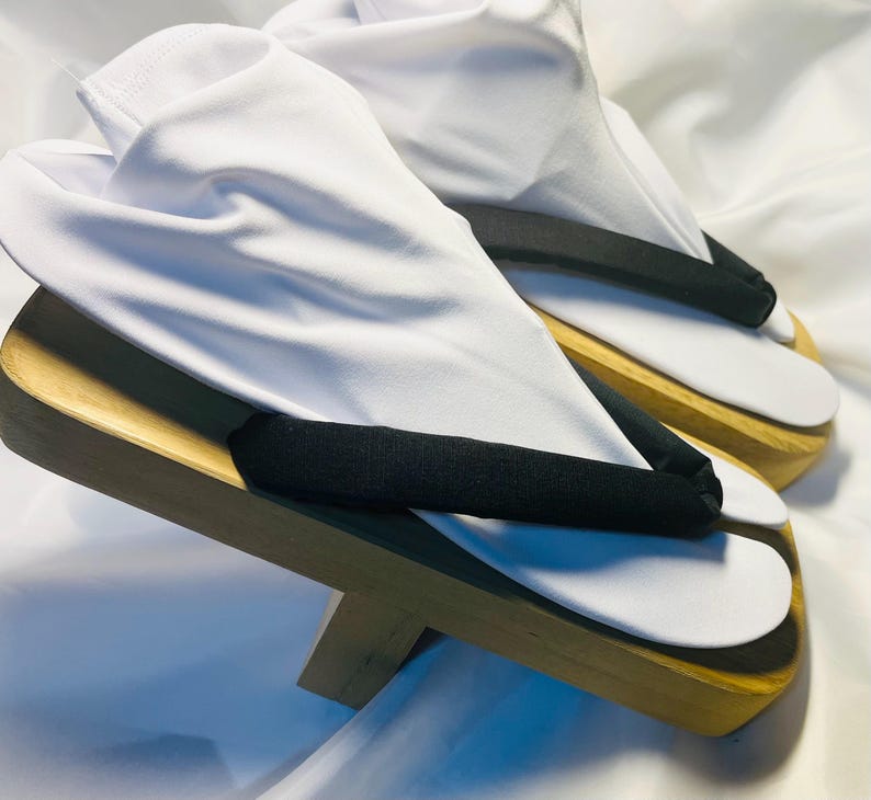 Tengu geta　wooden clogs SIZE 8inch trunk training!! handmade with tabi socks image 2