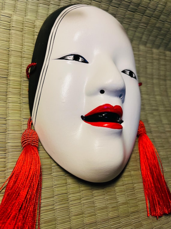 Japanese Noh Mask Zō-onna – Traditional Wooden Zou Onna Statue