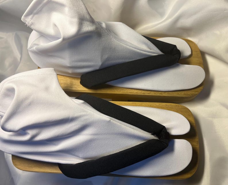 Tengu geta　wooden clogs SIZE 8inch trunk training!! handmade with tabi socks image 4