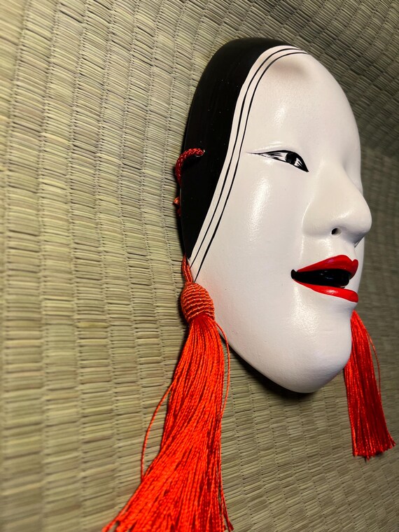 Japanese Noh Mask Zō-onna – Traditional Wooden Zou Onna Statue