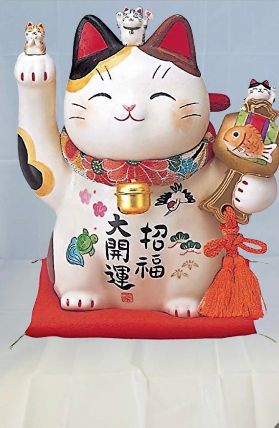 Traditional 2024 maneki neko